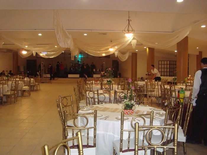 Este es el salón, ignoren la decoración y los candelabros...que ya quitaron <img class=
