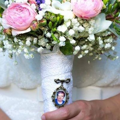 Accesorio: relicario o camafeo para novios 3