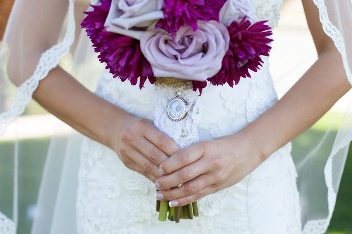 Accesorio: relicario o camafeo para novios 7