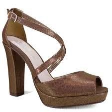 Zapatos color bronce para el gran día. 10