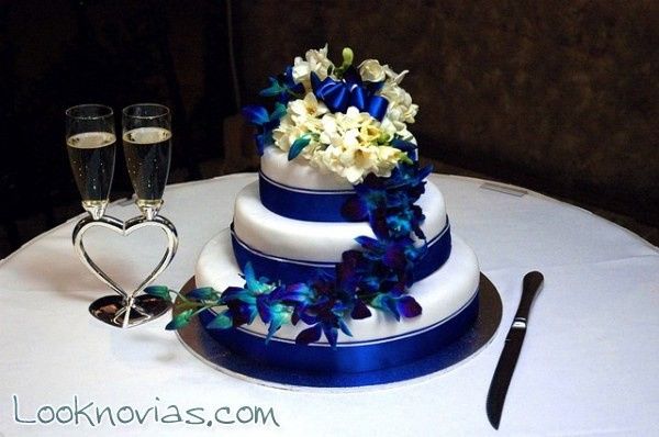 Pasteles de boda en tonalidades azul💙 17
