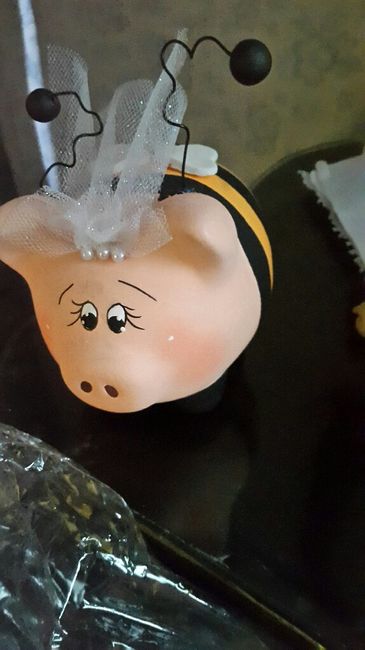 Un cerdo-abeja para el dia b - 1