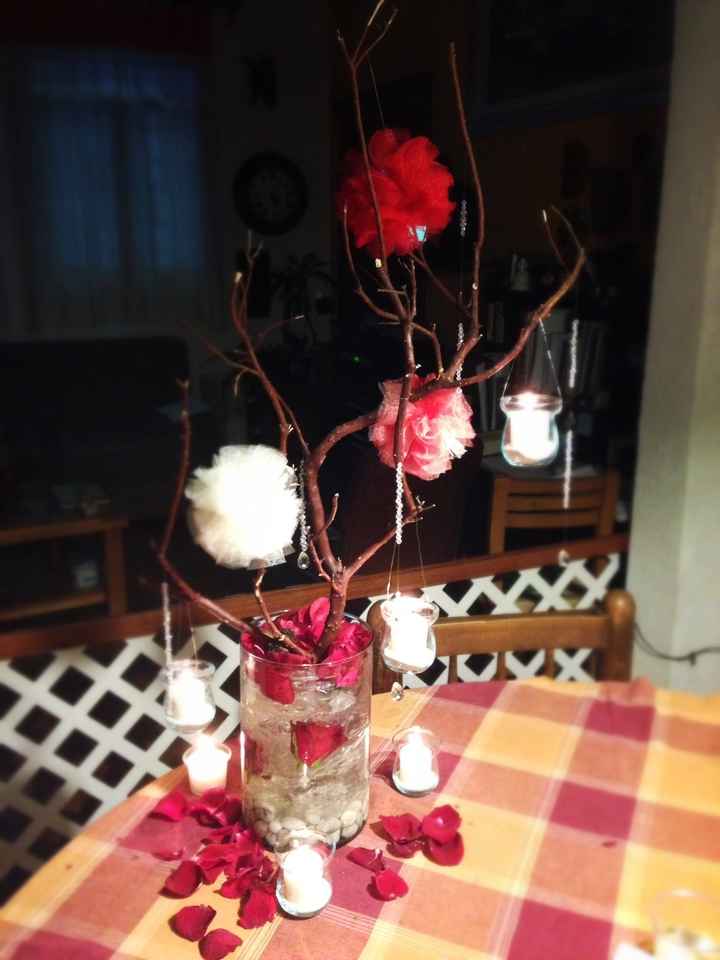 Centro de mesa en blanco y rojo