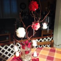 Centro de mesa en blanco y rojo