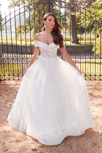 Escoge el tocado ideal para este vestido 👗 1