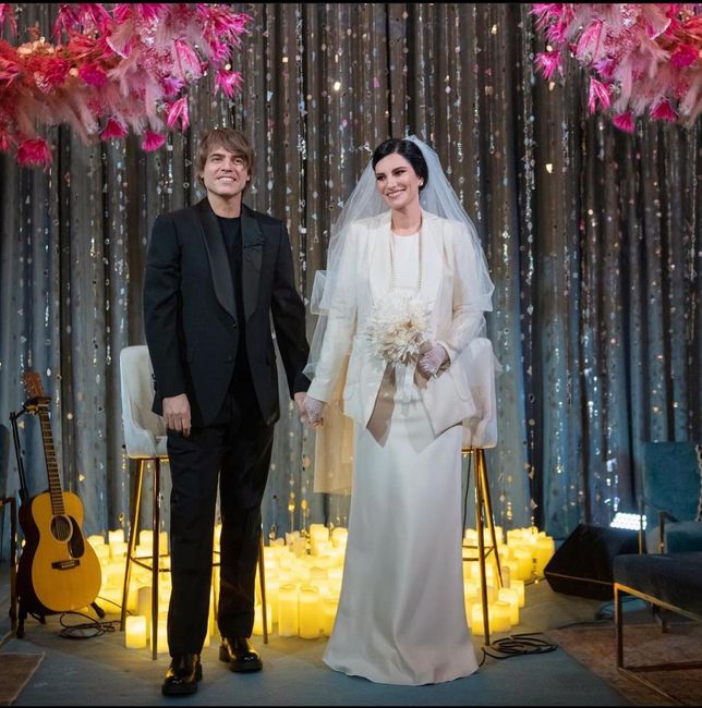 Entre tú y mil mares ¡Se casó Laura Pausini! 💍✨ 2