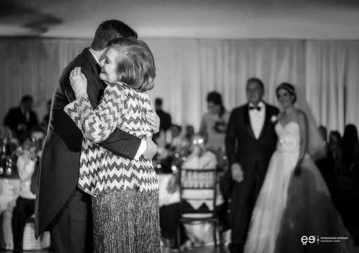 Tradiciones familiares con mamás en la boda ¿Cuál seguirás? 💖 3