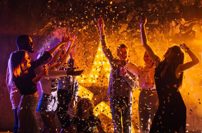 Razones para tener una fiesta de compromiso 😍 - 1