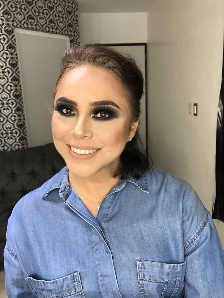 Te avientas a llevar maquillaje cargado - 1