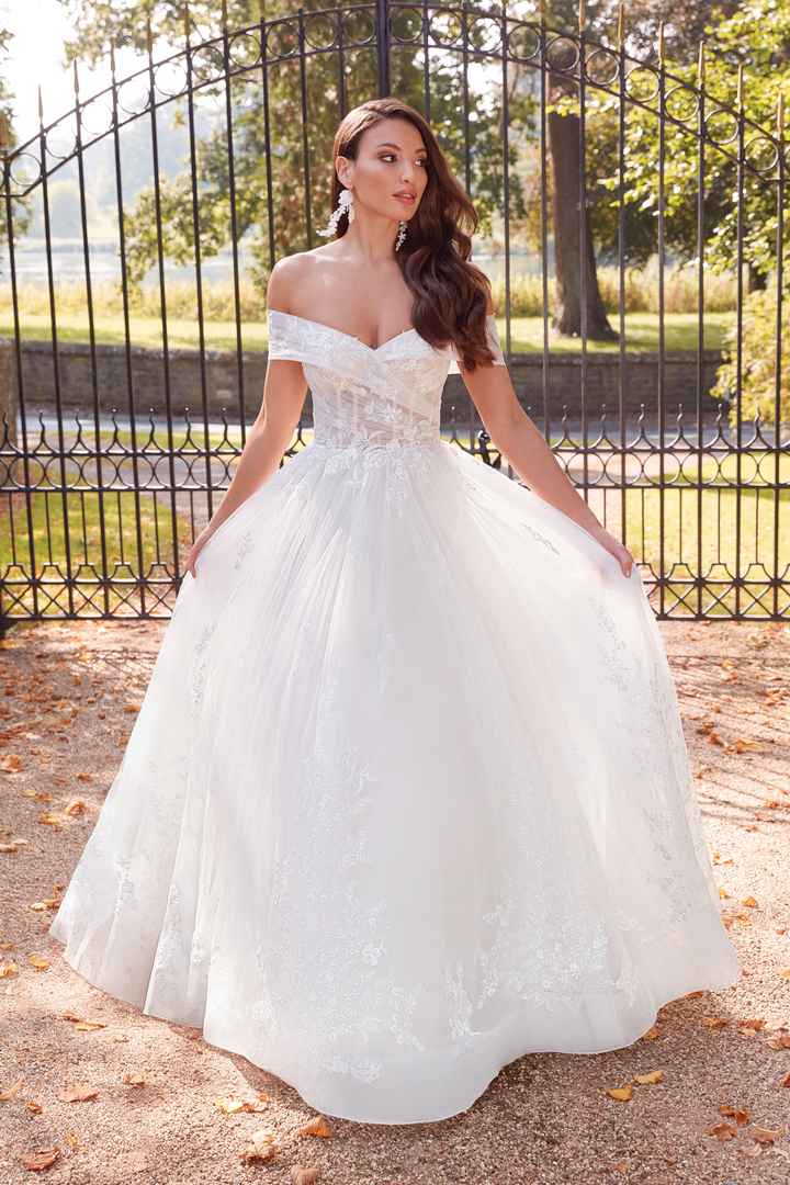 Escoge el tocado ideal para este vestido 👗 - 1