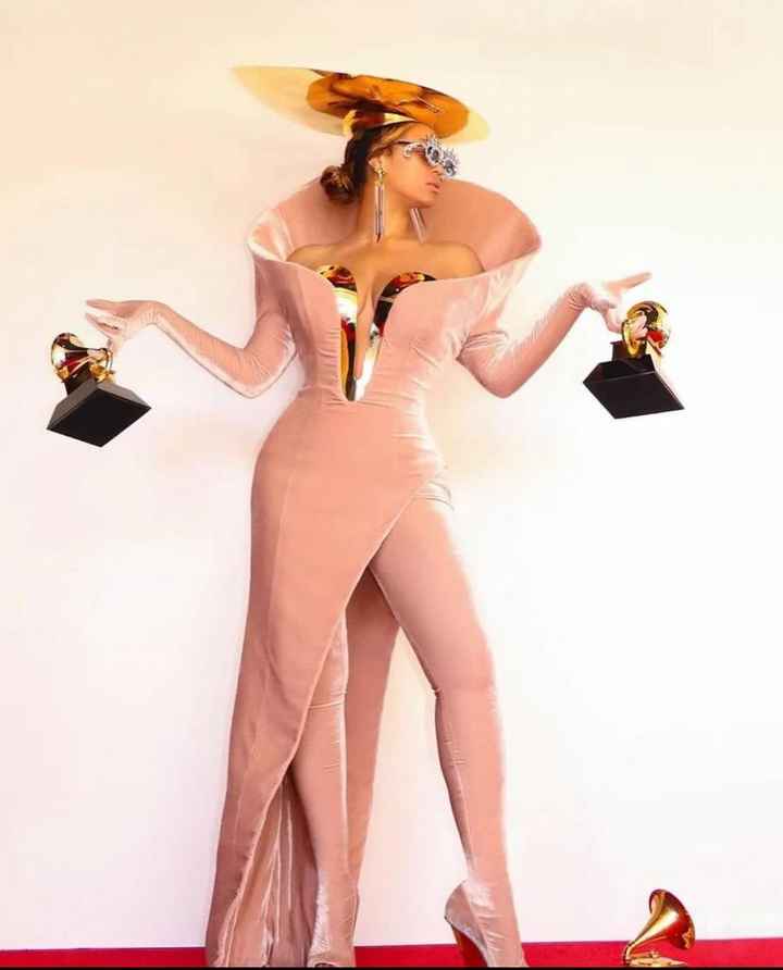 La alfombra roja de los Grammys ¿Cuál fue tu look favorito? ✨ - 8