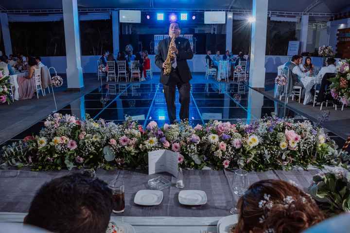 ¿Contratarán a alguien que amenice el banquete?🎺 - 1