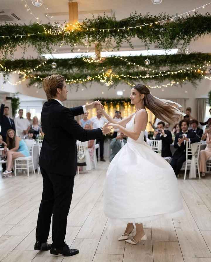 La boda de Dylan Sprouse y Barbara Palvin 🖤 - 4