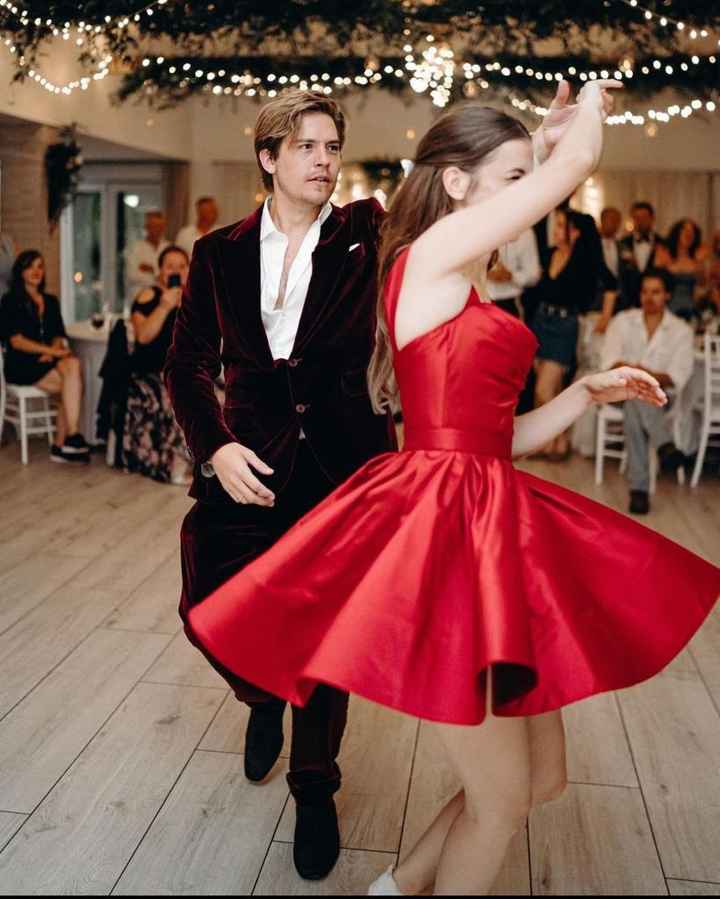 La boda de Dylan Sprouse y Barbara Palvin 🖤 - 5