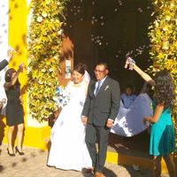 Saliendo de l Iglesia