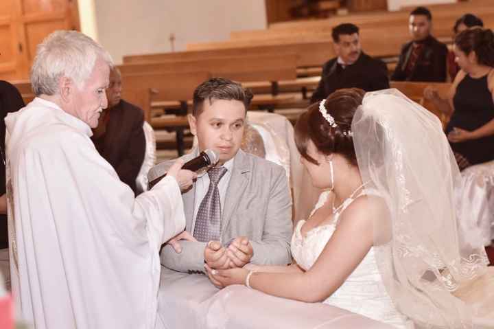 AQUI RECIBIENDO LAS ARRAS