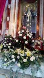 EL ARREGLO DE NUESTRA MESA PRINCIPAL SE LO LLEVAMOS A LA VIRGEN DE LA SOLEDAD