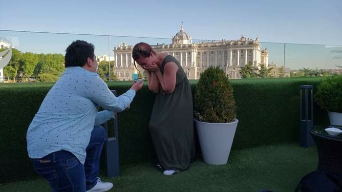Deisy reta a los novios de la comu a.... 1