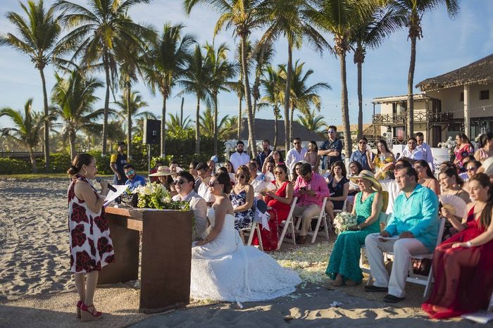 Mary reta a los novios de la comunidad a: Mostrar fotos de su boda 4