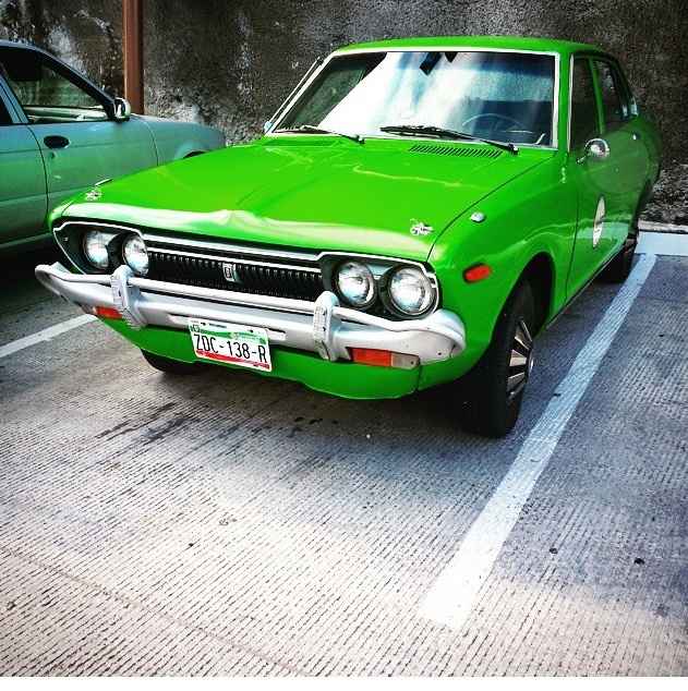 El carro datsun y avance del pizarron para fotos - 1