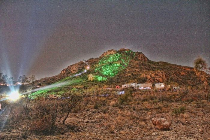 Iluminale los pies al muerto