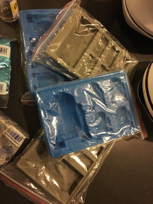 Moldes que gusten (yo los conseguí en AliExpress pero se consiguen en chocolaterías tmbn)