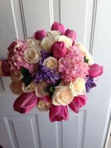 Ramo de tulipanes, rosas y hortensia 