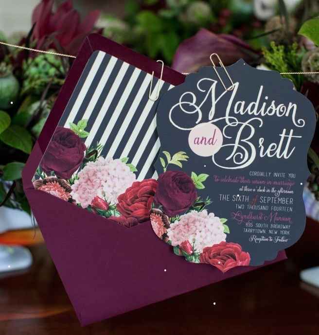Invitación con sobre en contraste