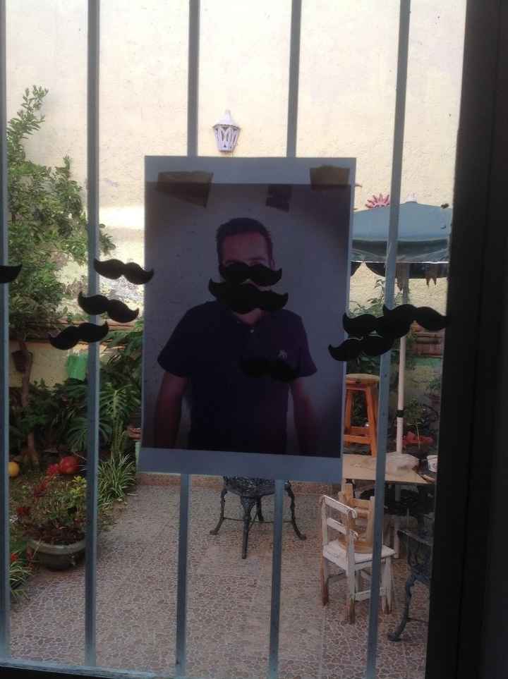 Juego ponle el bigote al novio