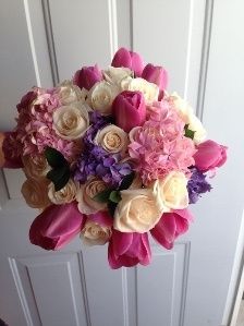 Ramo de tulipanes, rosas y hortensia 