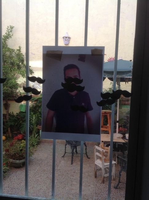 Juego ponle el bigote al novio