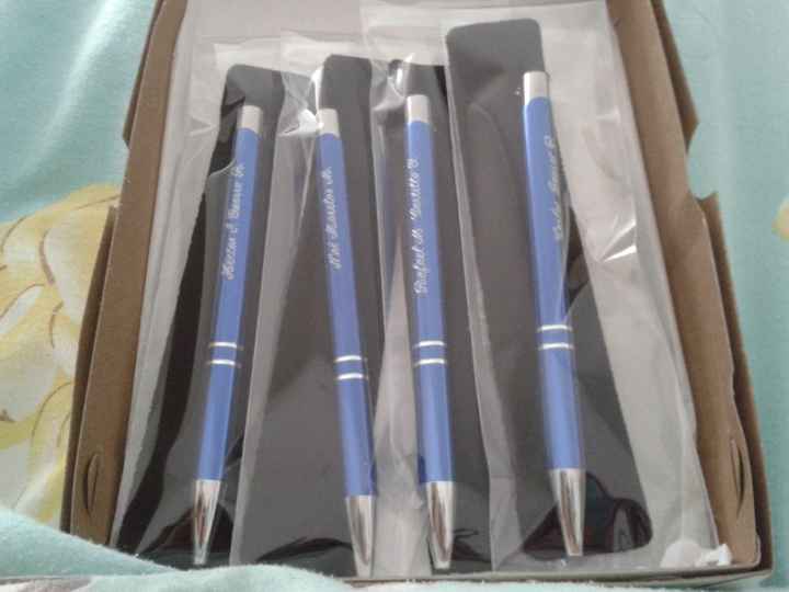 Plumas listas para agregar a las cajas