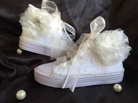 Que opinan sobre ¿usar tenis en ves de zapatillas con el vestido de novia? - 1