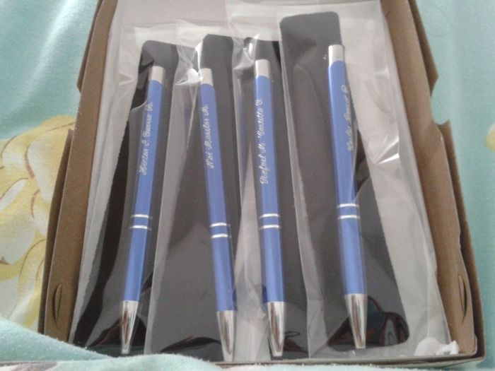 Plumas listas para agregar a las cajas