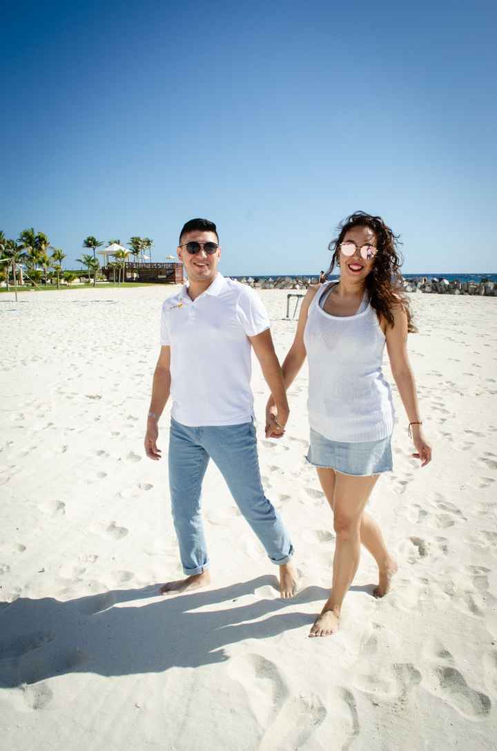 De tu mano hasta el fin del mundo ❤️ - 1