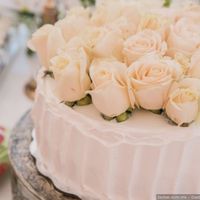 rosas en el pastel