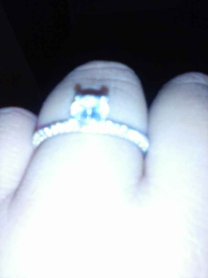 Presuman su anillo de compromiso!! - 2