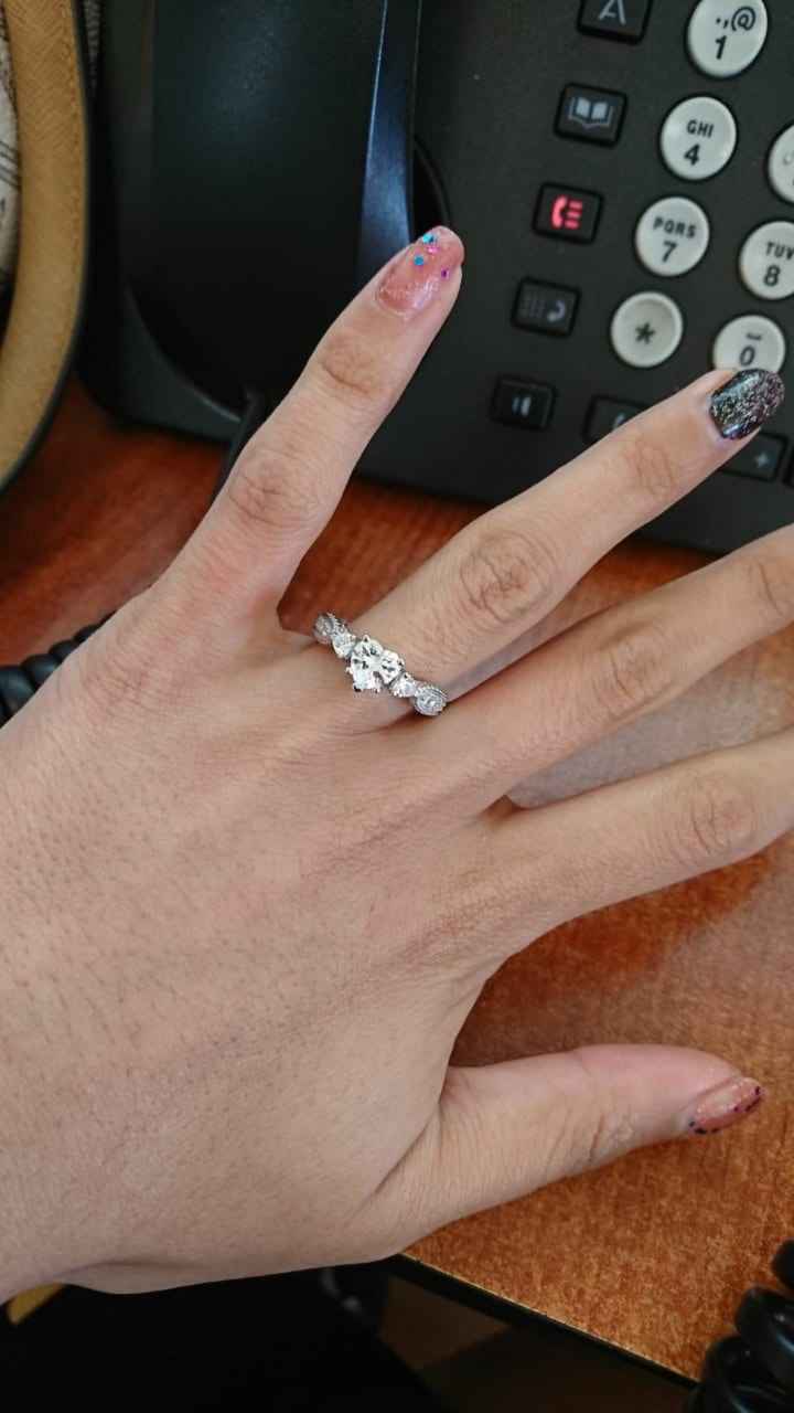 a presumir su anillo 💍 - 1