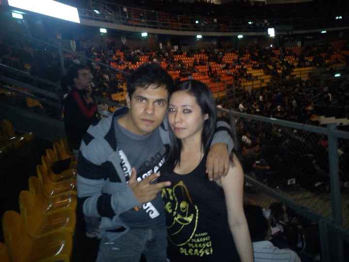 Presuman a sus futuros Maridos  - 2