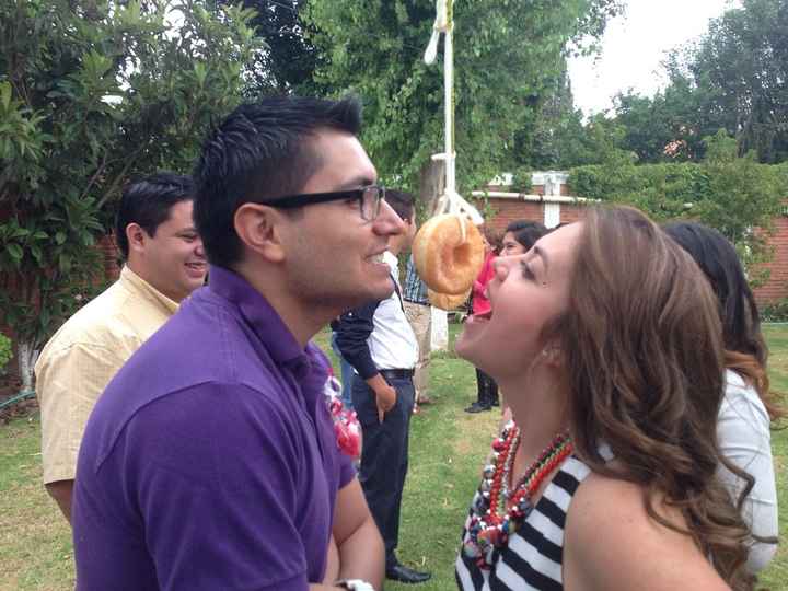 Presuman a sus futuros Maridos  - 1