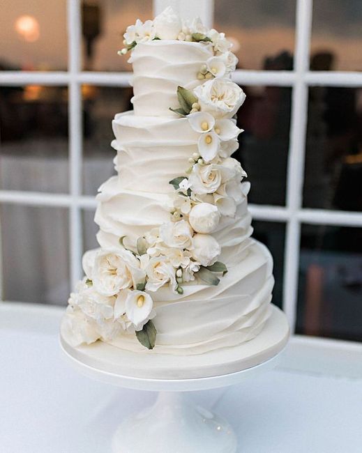 Pastel blanco + flores= Combinación infalible 👌🏼✨ 1