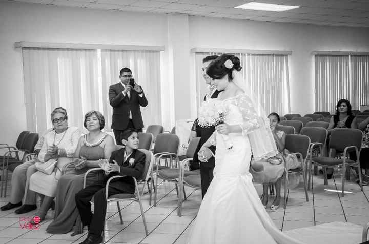 NOVIOS ENTRANDO A LA CEREMONIA