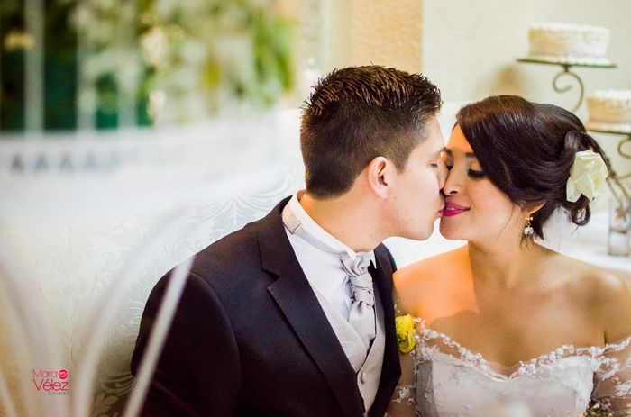 BESO DE LOS NOVIOS