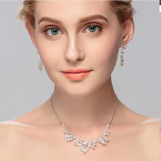 Collar y Aretes