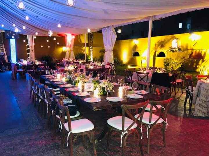 Ayuda con el banquete y centros de mesa. - 1