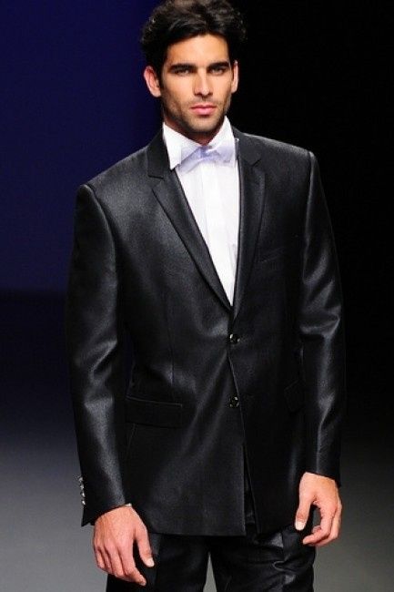 Traje brilloso negro