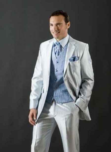 Traje gris claro