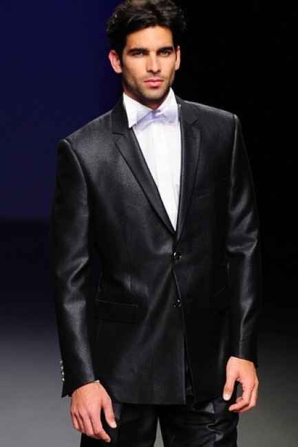 Traje brilloso negro