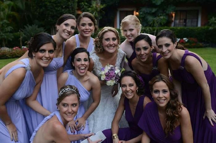 Sara: me presento,  mi boda será estilo vintage, hemos escogido dos tonos de morado y dos tonos de r