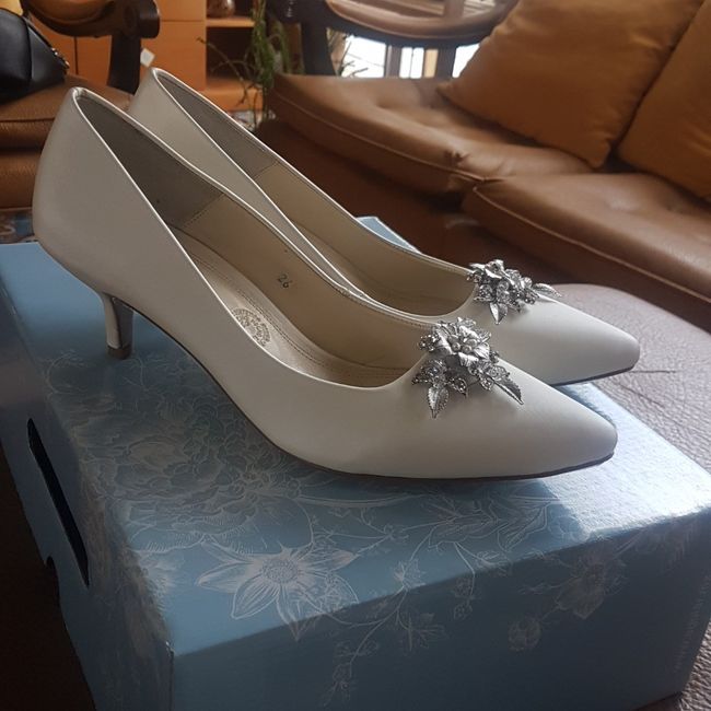 ¿Que tipo y color de zapatilla llevarán en su boda? 3